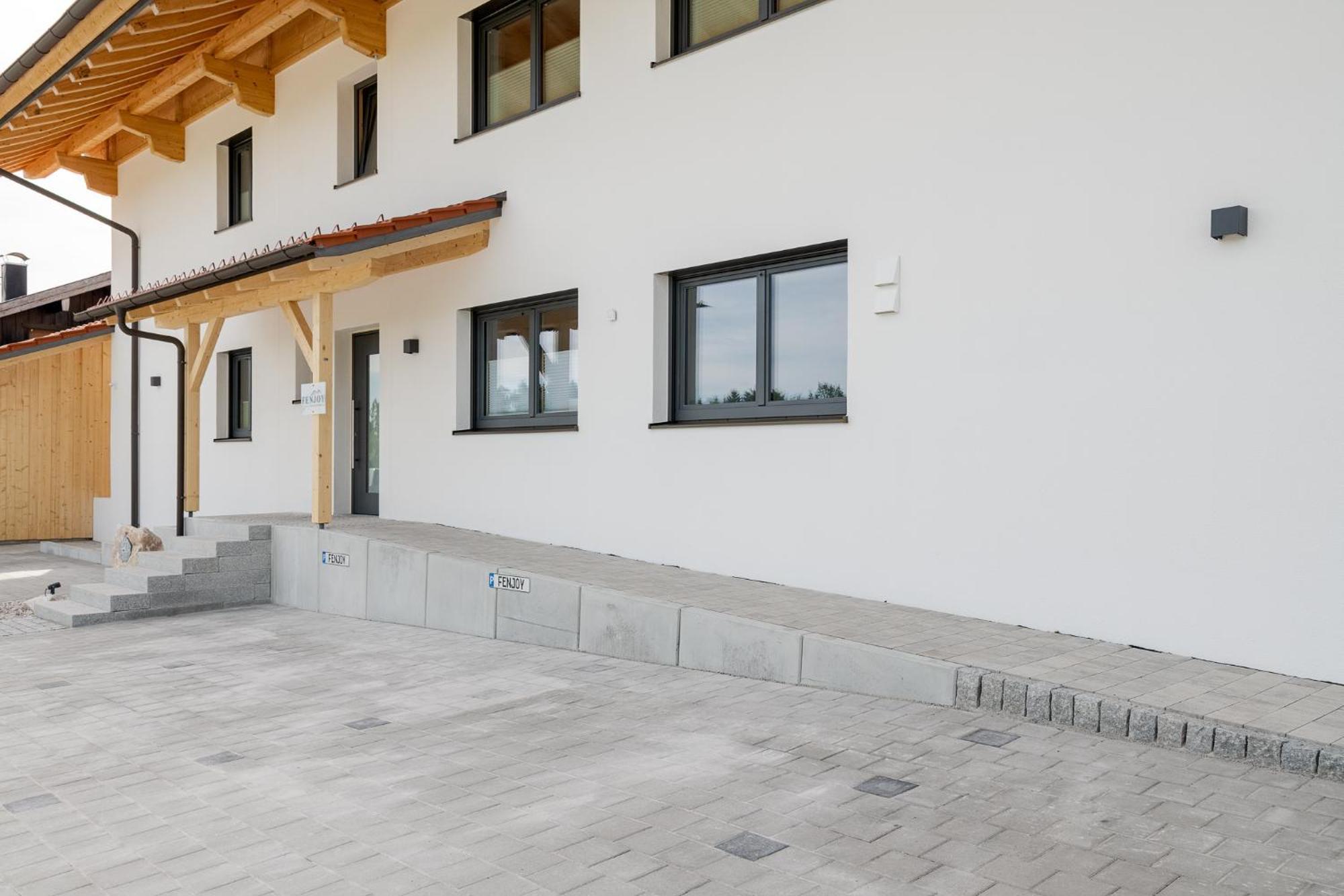 Fenjoy: Ferienapartment In Neubau / Balkon / Bbq ベルナウ・アム・キームゼー エクステリア 写真