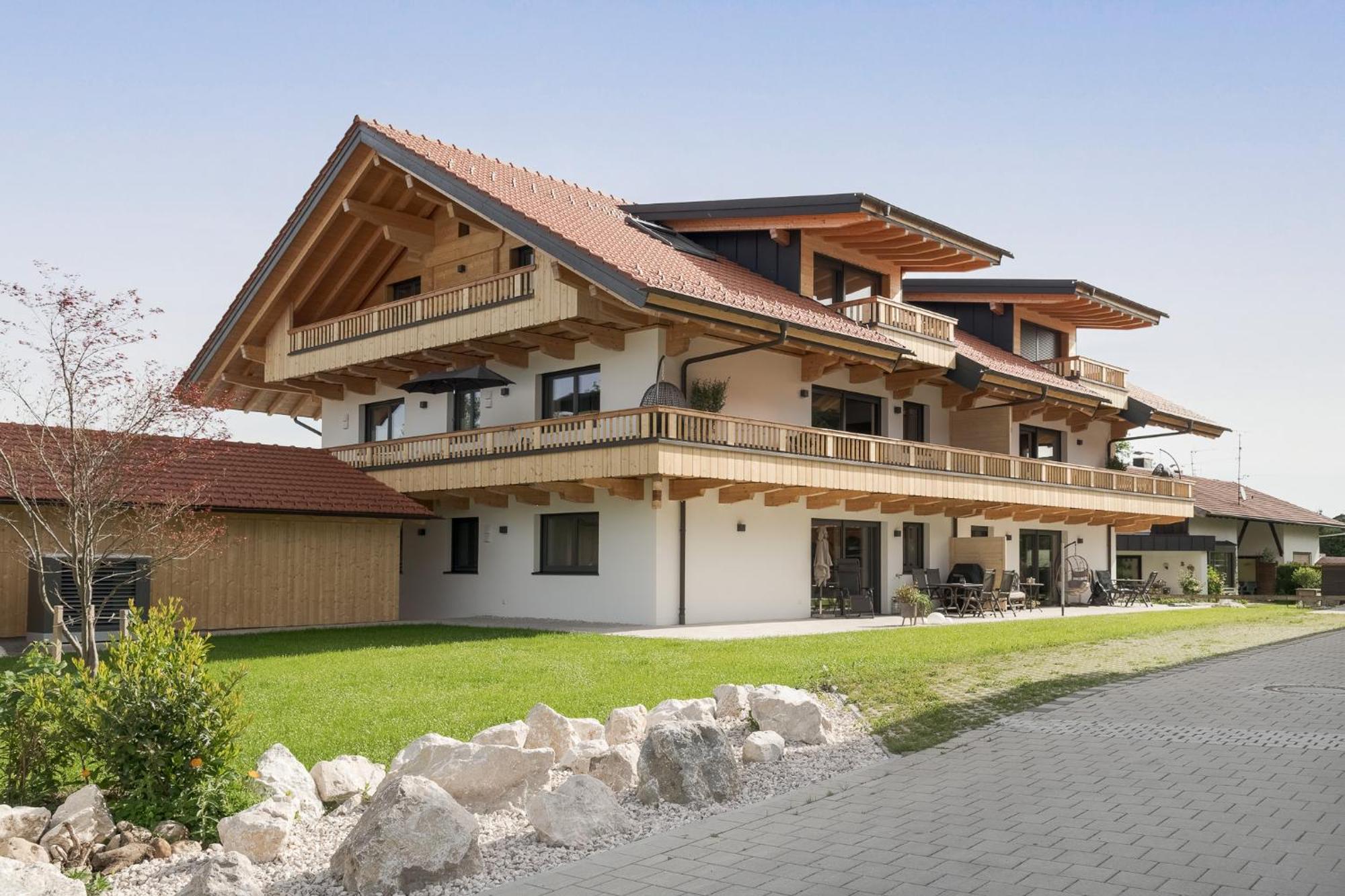 Fenjoy: Ferienapartment In Neubau / Balkon / Bbq ベルナウ・アム・キームゼー エクステリア 写真